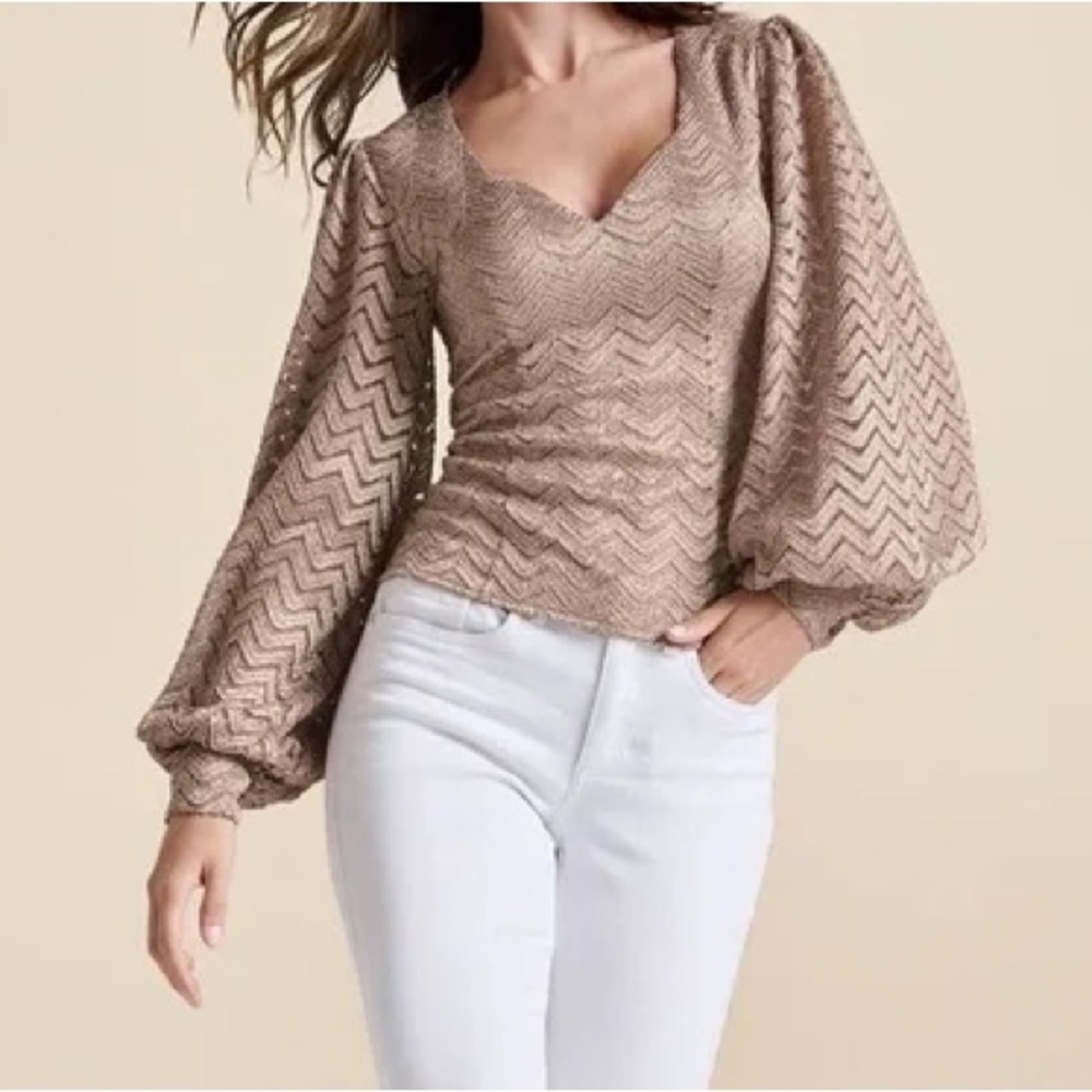 Like new Venus long sleeve blouse